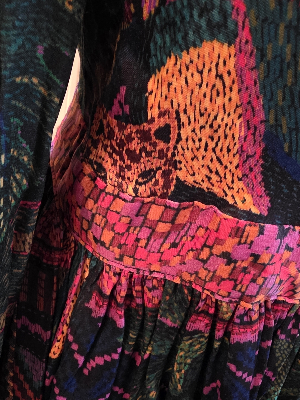 FARM Rio Forest Tapestry Mini Wrap Dress - Picture 11 of 12